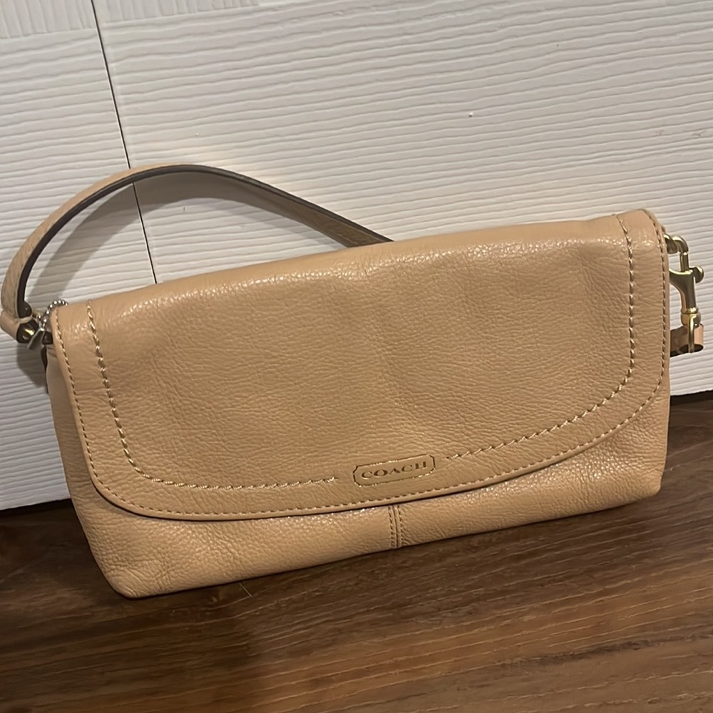 *AUTHENTIC- Coach Wristlet - Picture 1 of 6